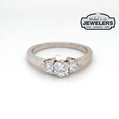 14KW 0.58CTW THREE ROUND DIAMOND RING VS2/H 3.6G