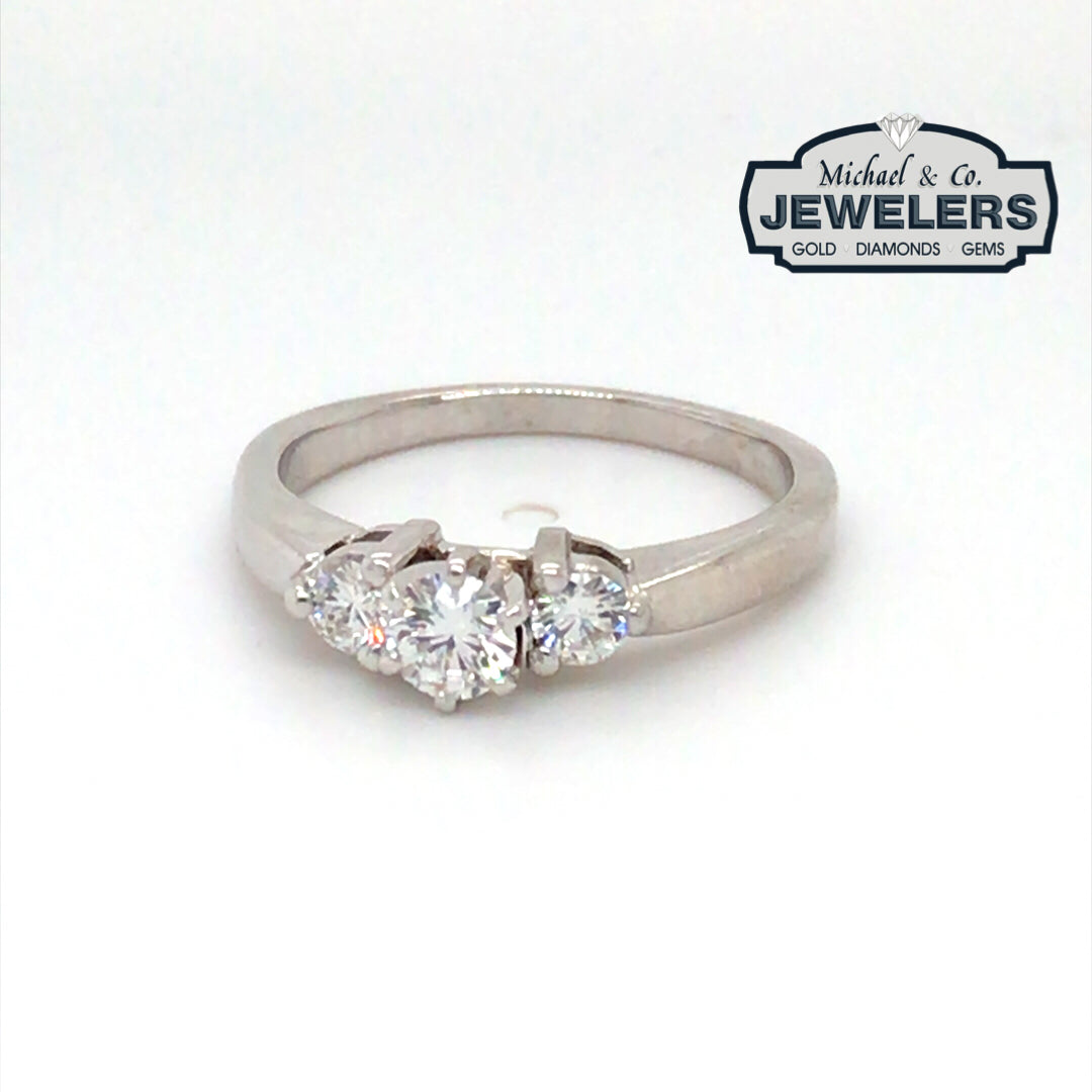 14KW 0.58CTW THREE ROUND DIAMOND RING VS2/H 3.6G