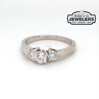 14KW 0.58CTW THREE ROUND DIAMOND RING VS2/H 3.6G