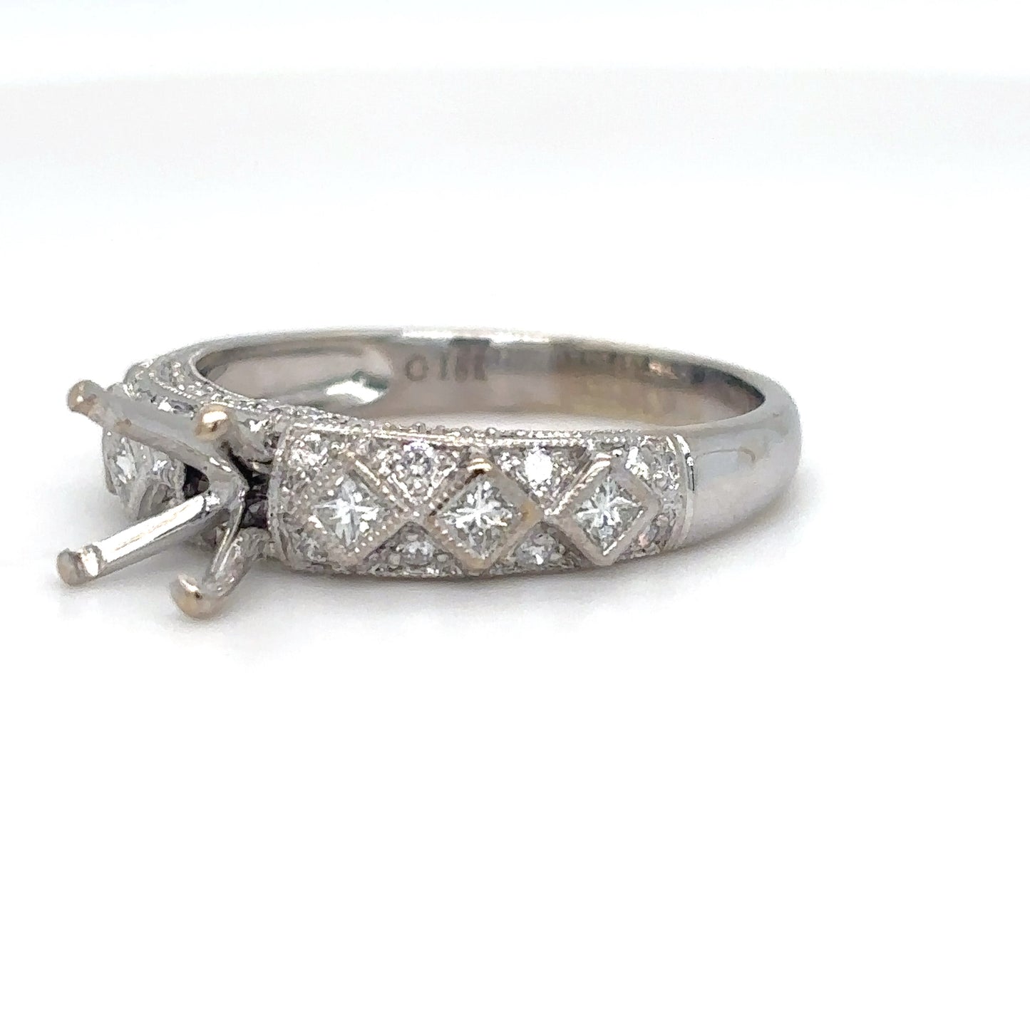 18KW 0.38CTW PRINCESS-ROUND DIAMOND SEMI-MOUNT SI/H-I 4.0G