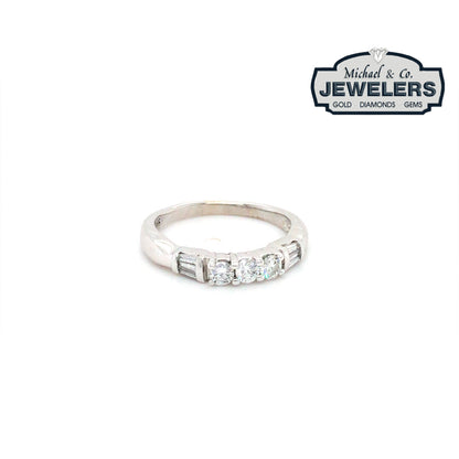 14KW 0.50CTW ROUND BRILLIANT-BAGUETTE DIAMOND BAND SI1/G 2.8G