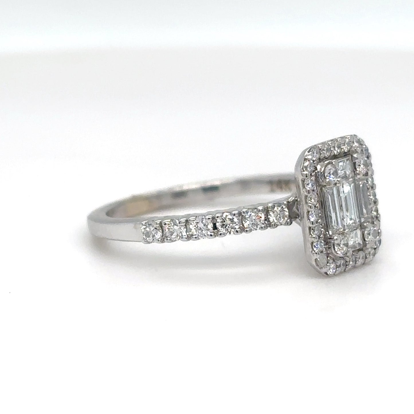 14KW 1.00CTW BAGUETTE-ROUND DIAMOND ENGAGEMENT RING VS/G 2.7G