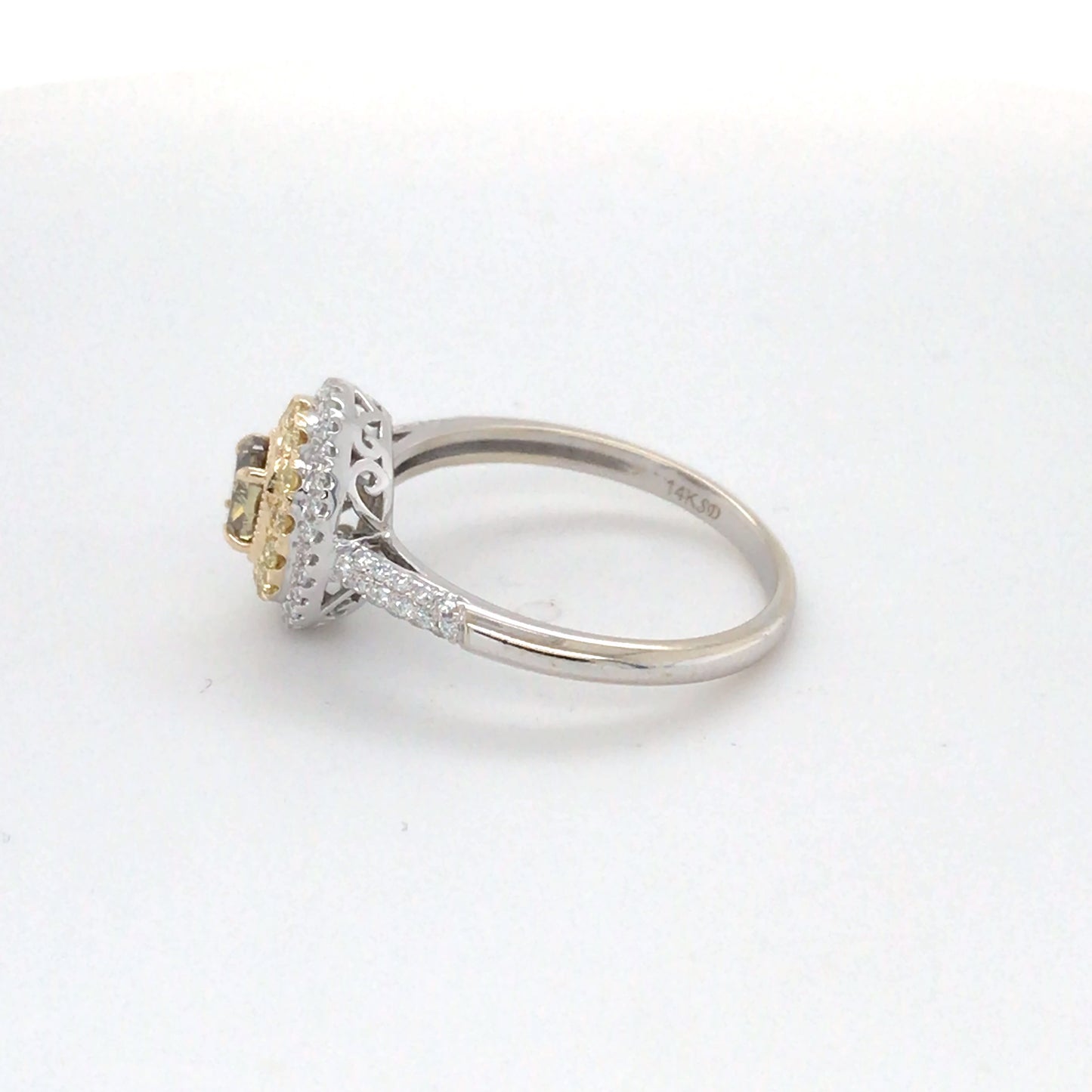 14KW 0.55CTW FANCY BROWNISH/YELLOW-YELLOW-WHITE DIAMOND HALO RING VS 2.6G
