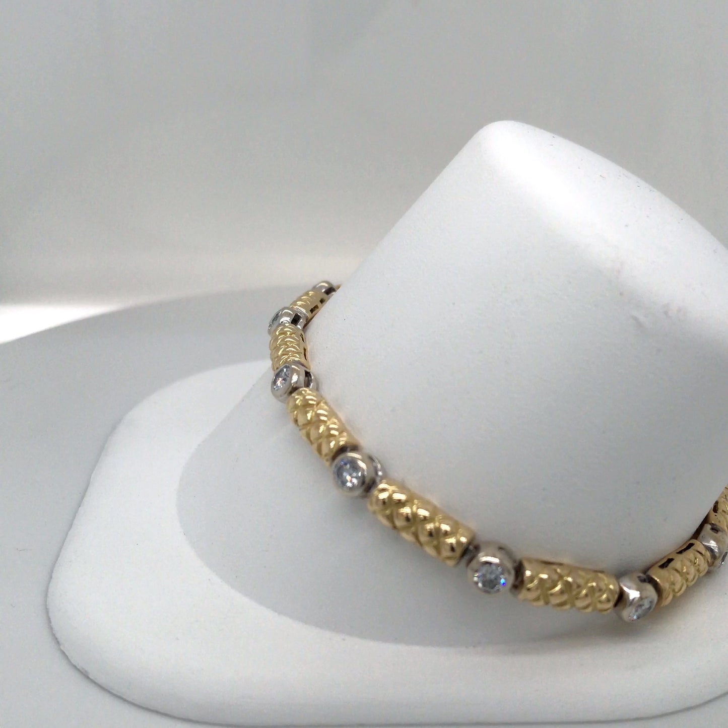 18KTT 7.5" 1.50CTW ROUND BRILLIANT BEZEL DIAMOND BRACELET SI/G-H 18.3G