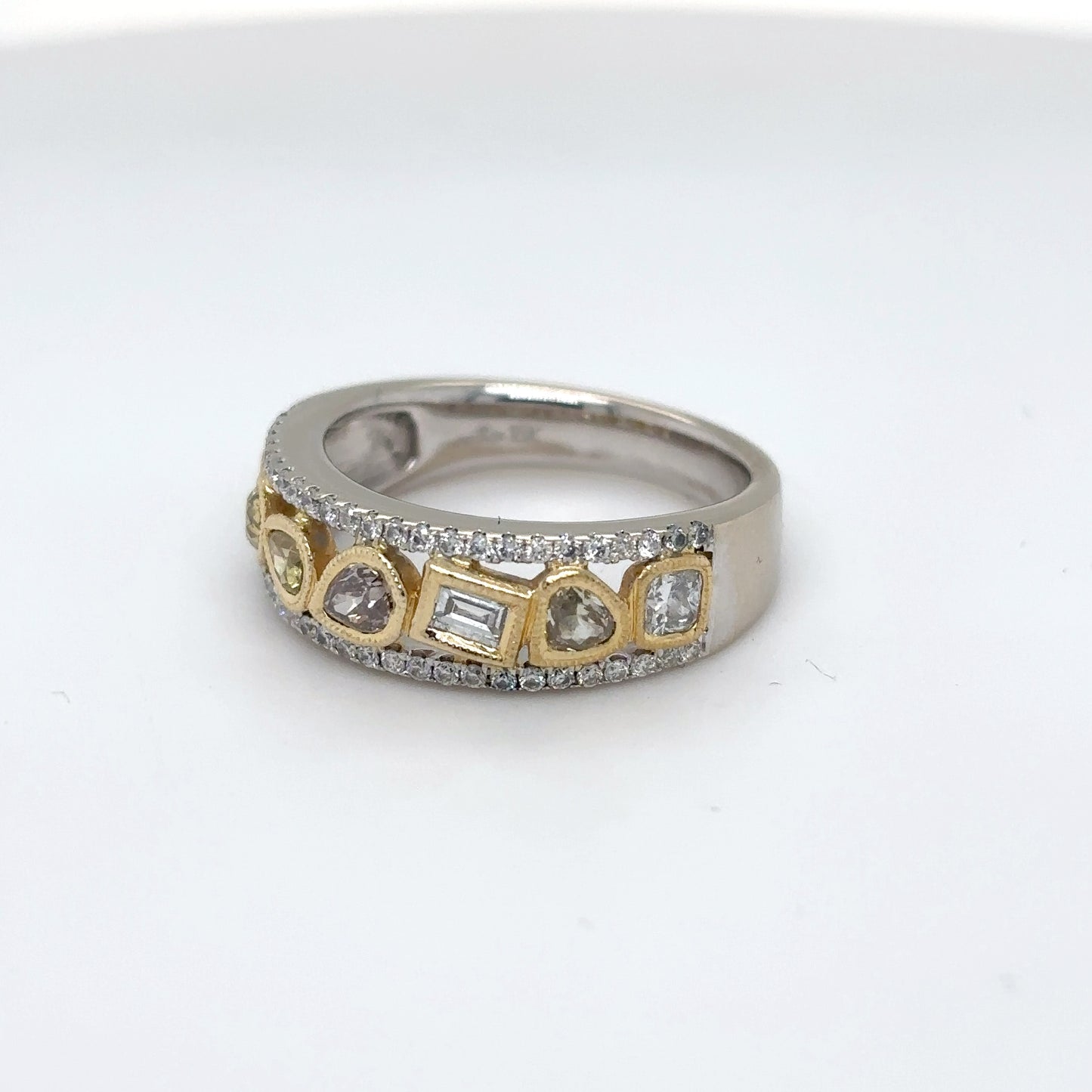 18KTT 1.00CTW FANCY-YELLOW/BROWN/WHITE DIAMOND BAND VS/F-G 5.7G
