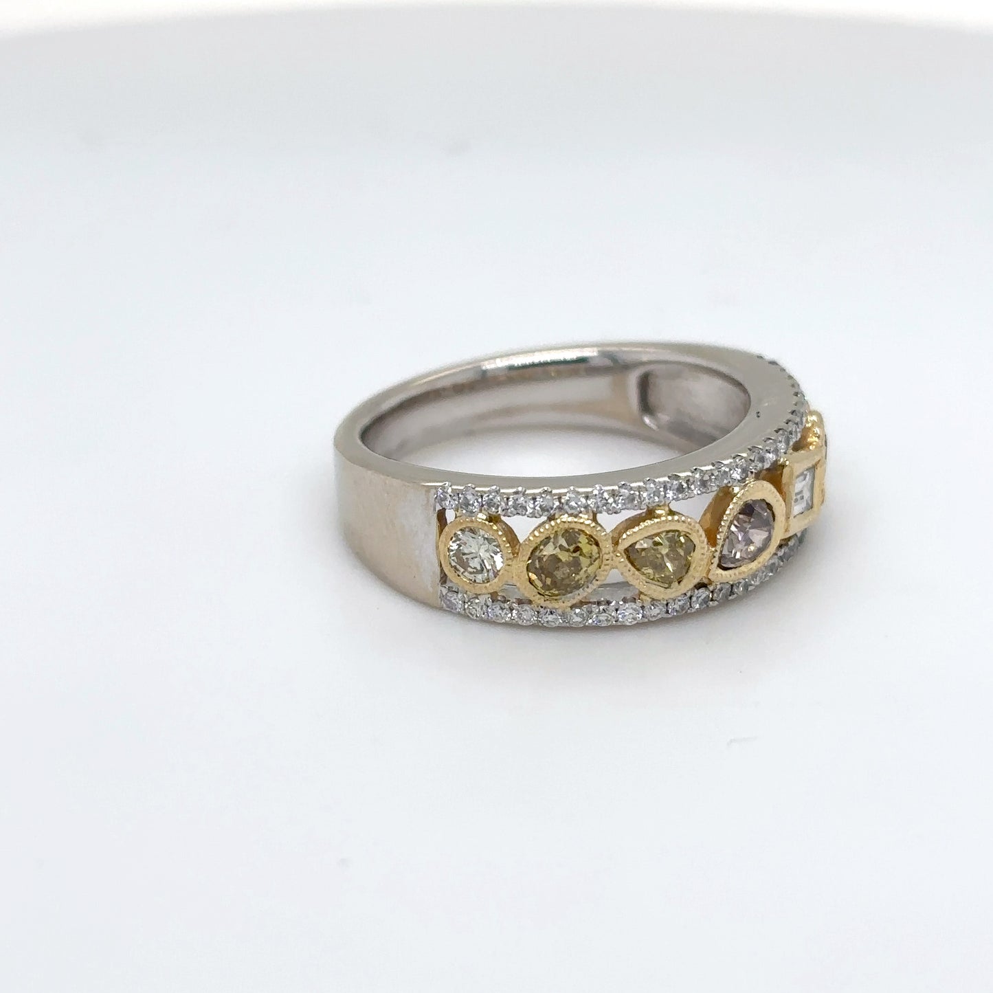 18KTT 1.00CTW FANCY-YELLOW/BROWN/WHITE DIAMOND BAND VS/F-G 5.7G