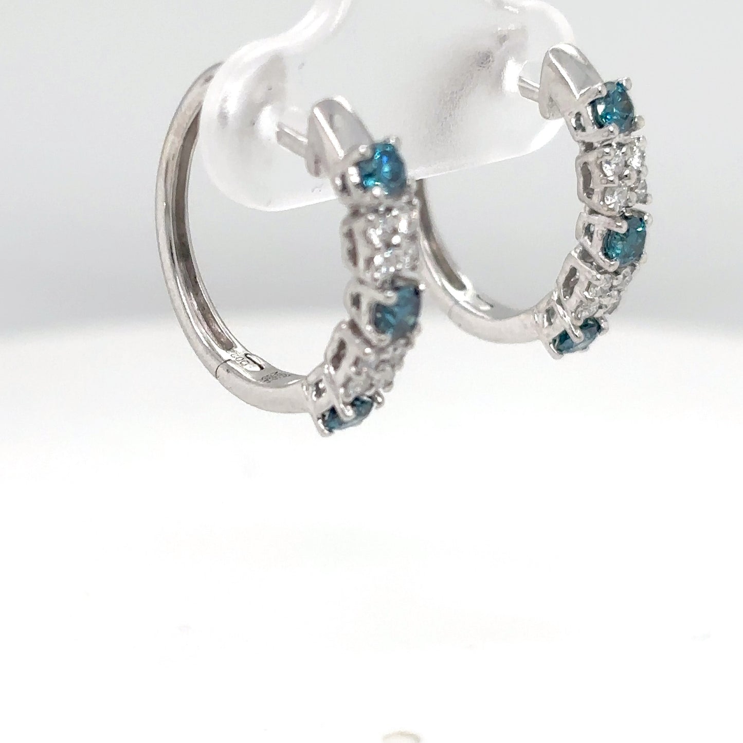 14KW 0.52CTW ENHANCED BLUE-WHITE DIAMOND 17MM HOOP EARRINGS SI/G-H 3.0G