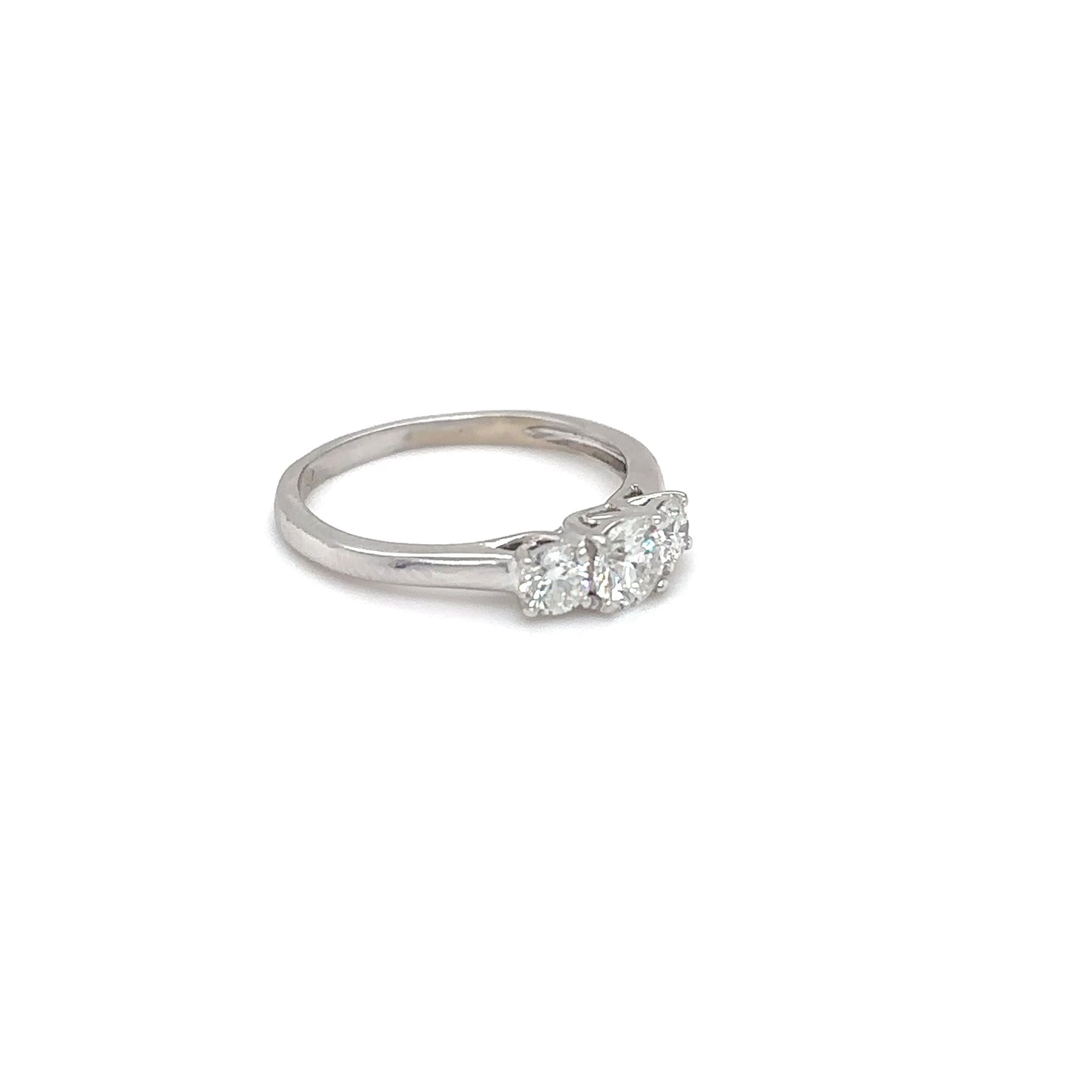 18KW 0.75CTW THREE ROUND BRILLIANT DIAMOND RING SI2/G-H 2.6G