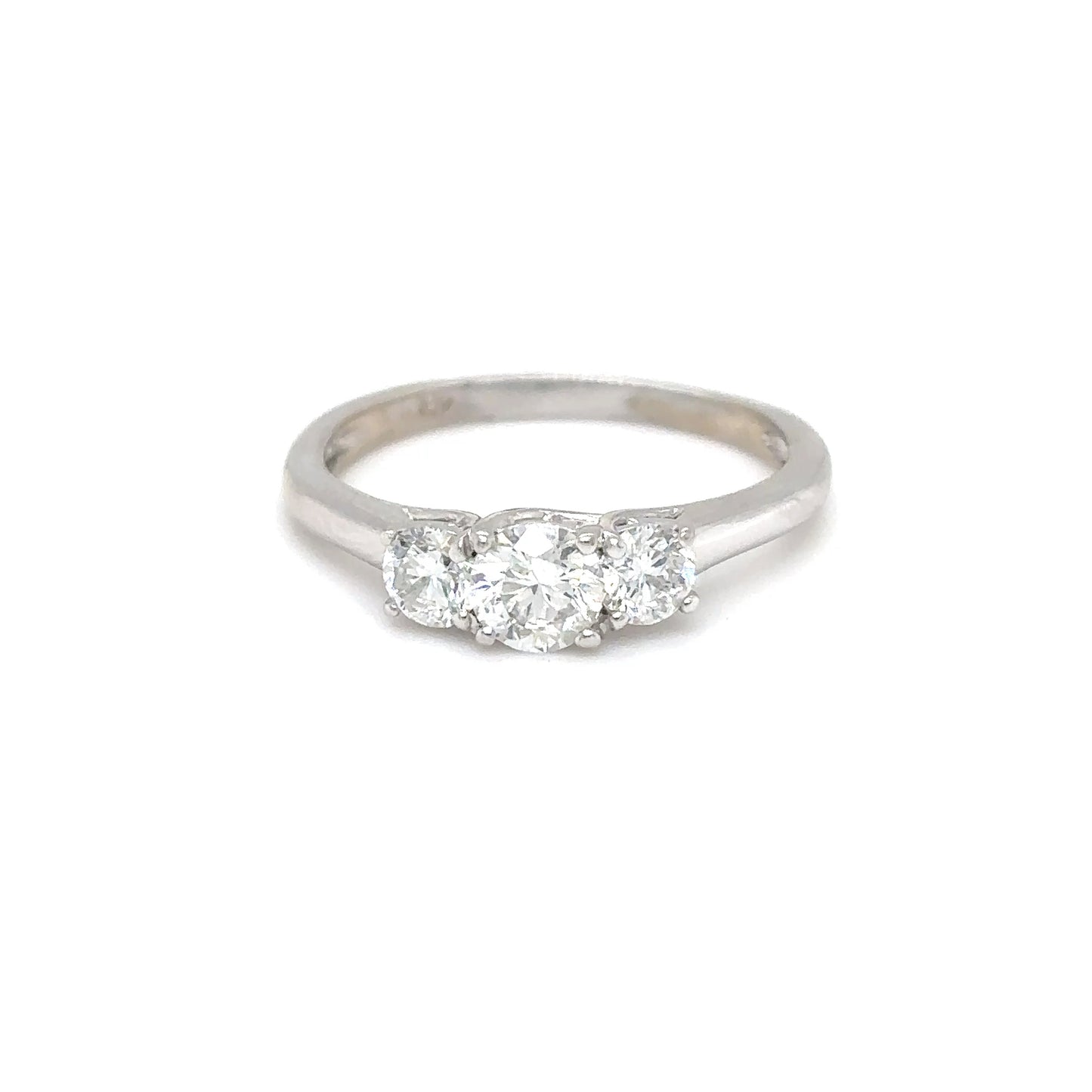 18KW 0.75CTW THREE ROUND BRILLIANT DIAMOND RING SI2/G-H 2.6G