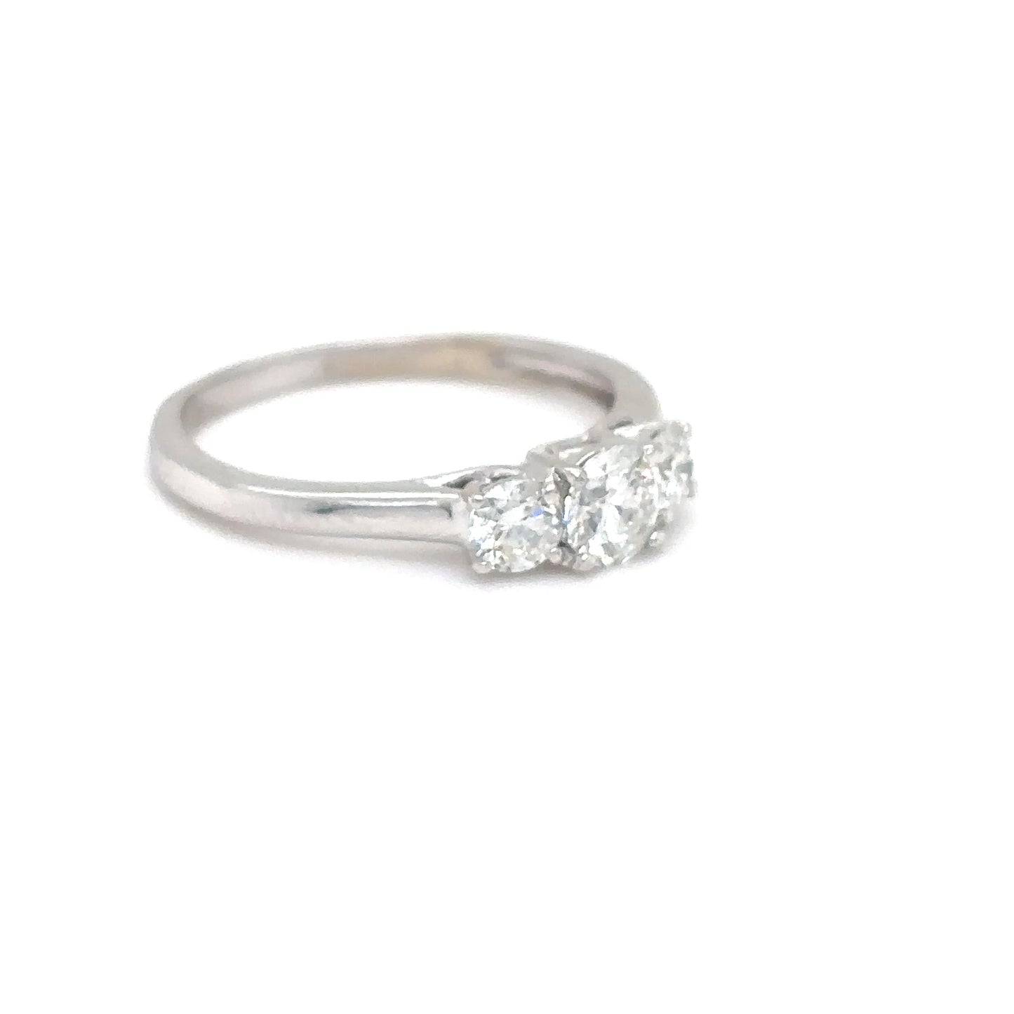 18KW 0.75CTW THREE ROUND BRILLIANT DIAMOND RING SI2/G-H 2.6G