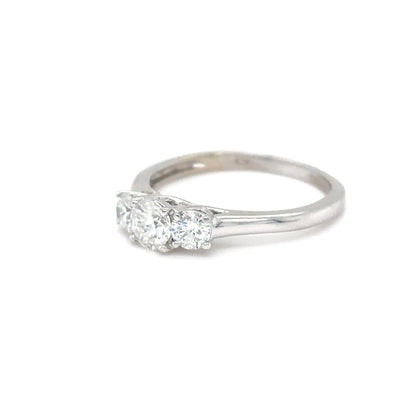18KW 0.75CTW THREE ROUND BRILLIANT DIAMOND RING SI2/G-H 2.6G