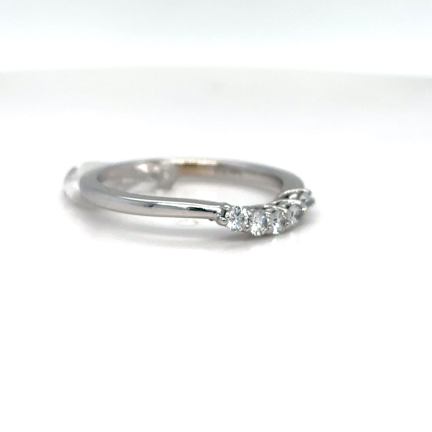 14KW 0.20CTW MATCHING CURVED DIAMOND BAND VS/F-G 2.4G