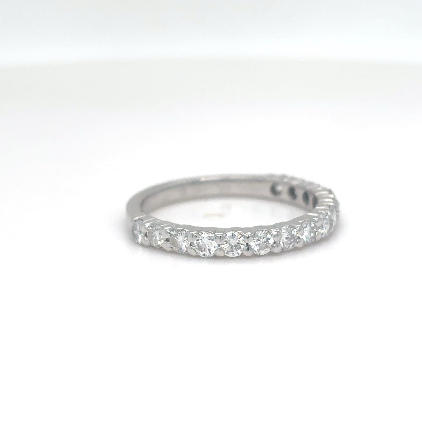 14KW 0.75CTW ROUND BRILLIANT DIAMOND BAND SI1/F-G 1.9G
