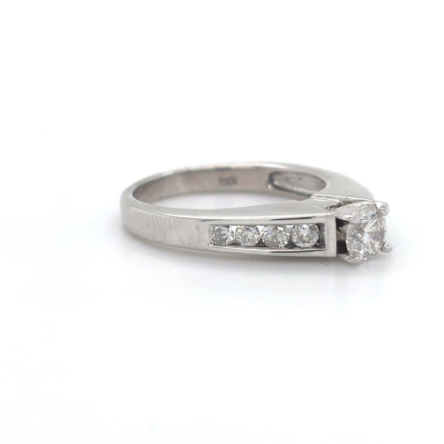 14KW 0.82CTW ROUND DIAMOND ENGAGEMENT RING