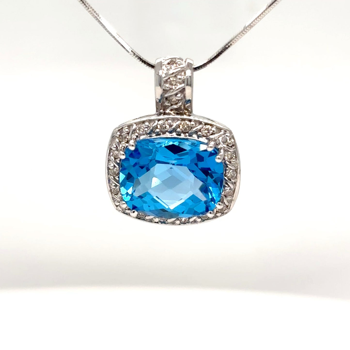 14KW 18" 12X10MM CHECKERBOARD BLUE TOPAZ-0.15CTW DIAMOND PEDNANT 6.4G
