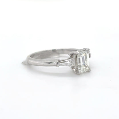 14KW 1.32CTW EMERALD-BAGUETTE THREE STONE RING