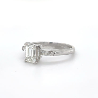 14KW 1.32CTW EMERALD-BAGUETTE THREE STONE RING