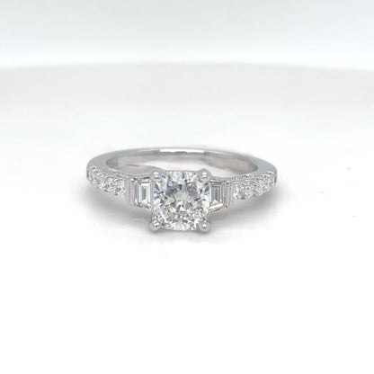 14KW 1.55CTW CUSHION-BAGUETTE-ROUND DIAMOND ENGAGEMENT RING VS2/G 3.6G