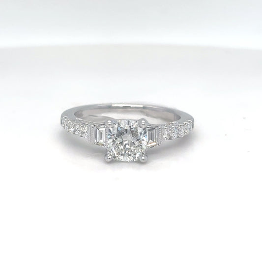 14KW 1.55CTW CUSHION-BAGUETTE-ROUND DIAMOND ENGAGEMENT RING VS2/G 3.6G