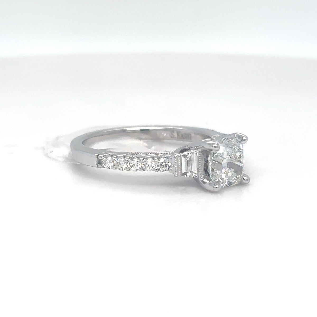 14KW 1.55CTW CUSHION-BAGUETTE-ROUND DIAMOND ENGAGEMENT RING VS2/G 3.6G