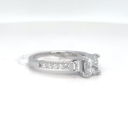 14KW 1.55CTW CUSHION-BAGUETTE-ROUND DIAMOND ENGAGEMENT RING VS2/G 3.6G