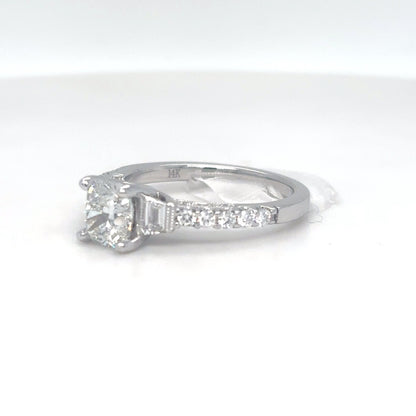 14KW 1.55CTW CUSHION-BAGUETTE-ROUND DIAMOND ENGAGEMENT RING VS2/G 3.6G