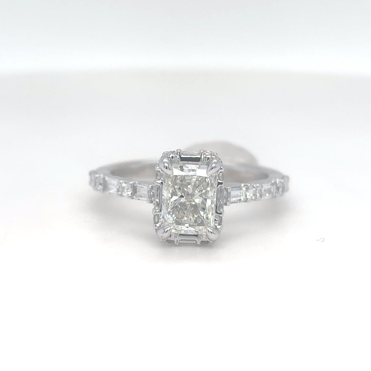 14KW 1.67CTW RADIANT-BAGUETTE-ROUND DIAMOND HALO RING VS1/G 3.0G