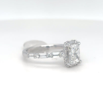 14KW 1.67CTW RADIANT-BAGUETTE-ROUND DIAMOND HALO RING VS1/G 3.0G