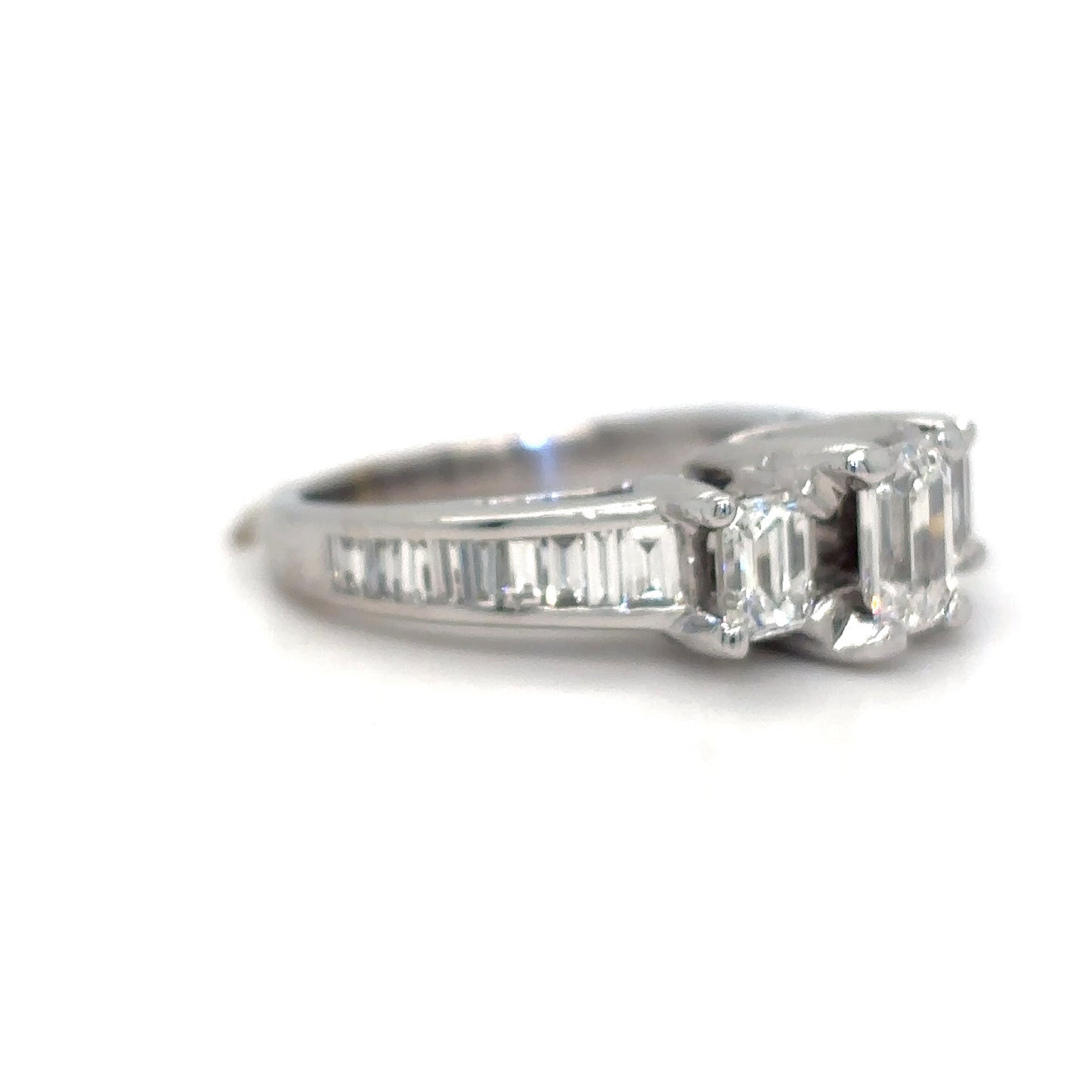 14KW 2.00CTW EMERALD CUT-BAGUETTE DIAMOND RING VS2/H 5.3G