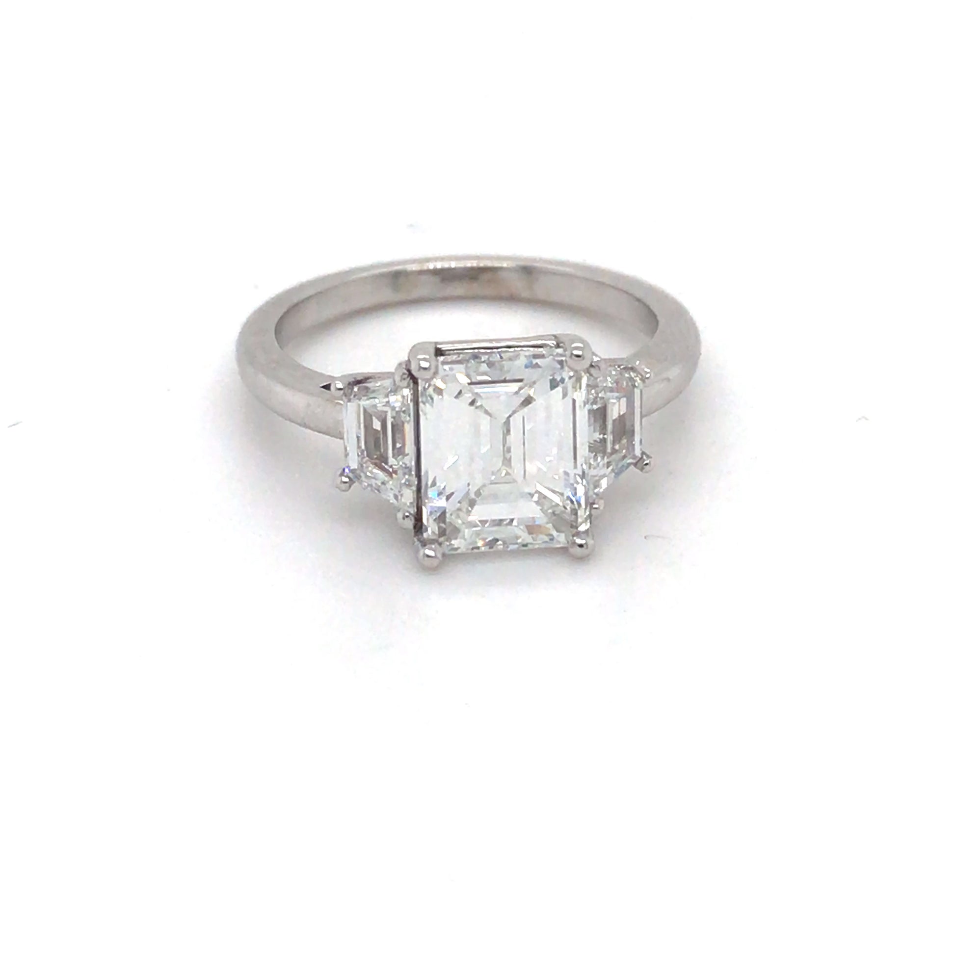 14KW 3.17CTW EMERALD CUT-TRAPEZE DIAMOND ENGAGEMENT RING