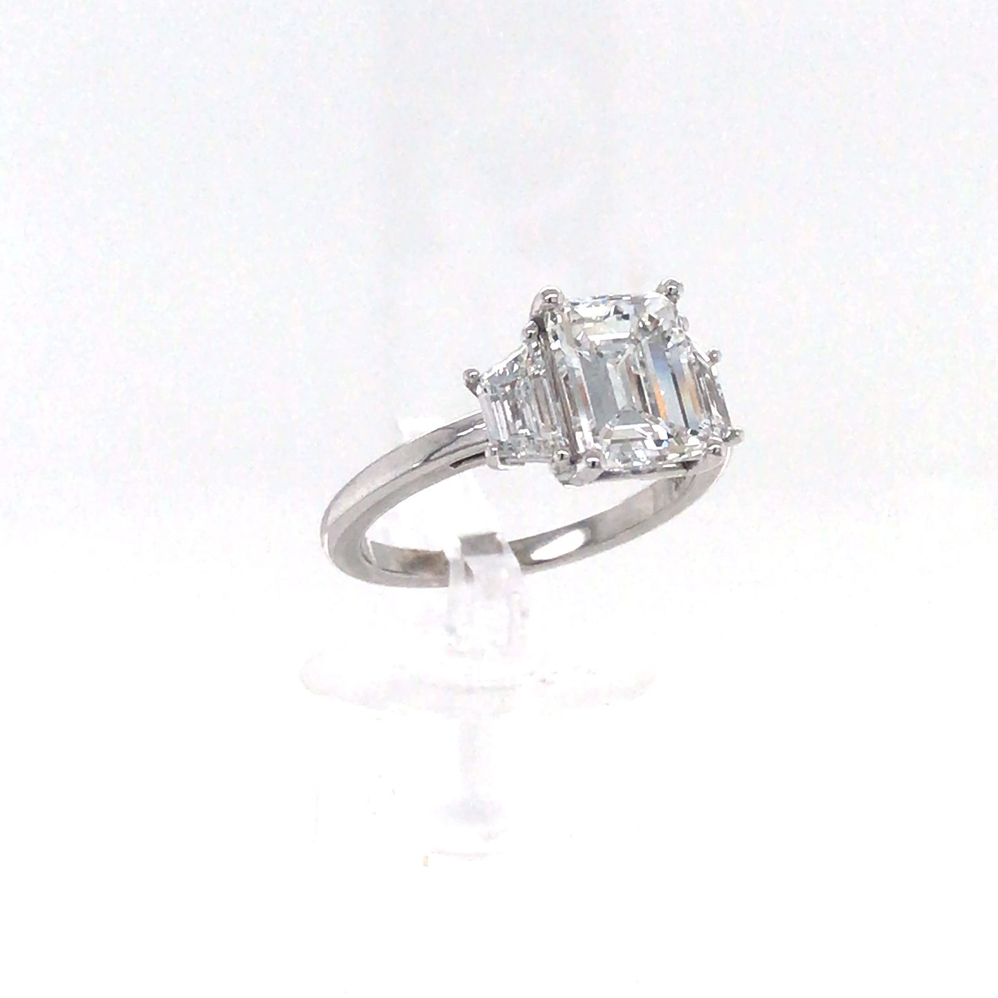 14KW 3.17CTW EMERALD CUT-TRAPEZE DIAMOND ENGAGEMENT RING