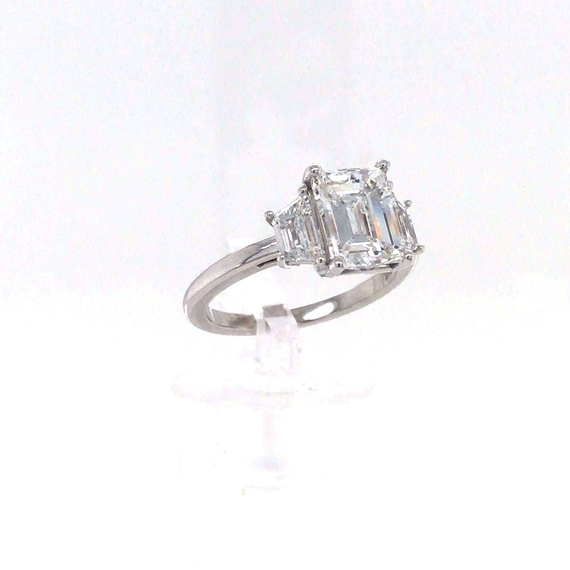 14KW 3.17CTW EMERALD CUT-TRAPEZE DIAMOND ENGAGEMENT RING