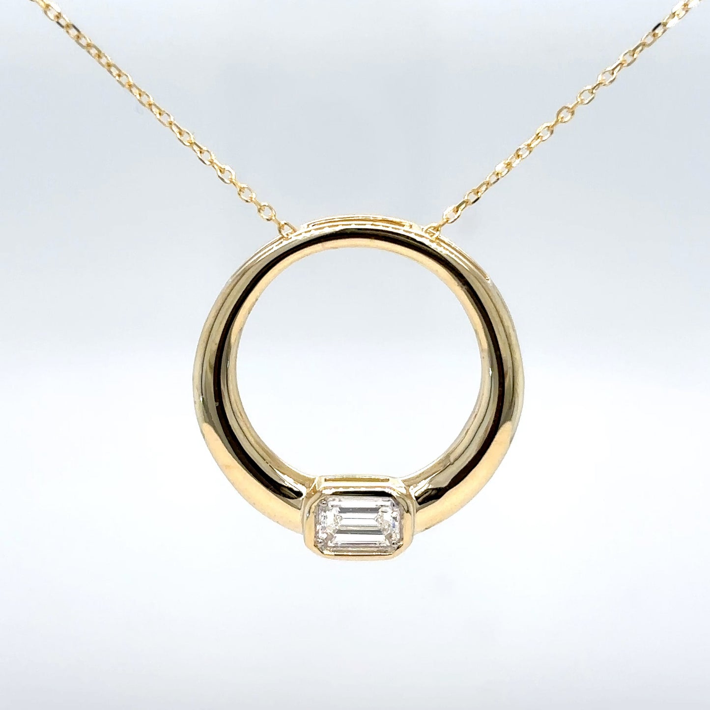 14KY 18" 0.40CT EMERALD CUT DIAMOND CIRCLE PENDANT VS2/G 3.4G