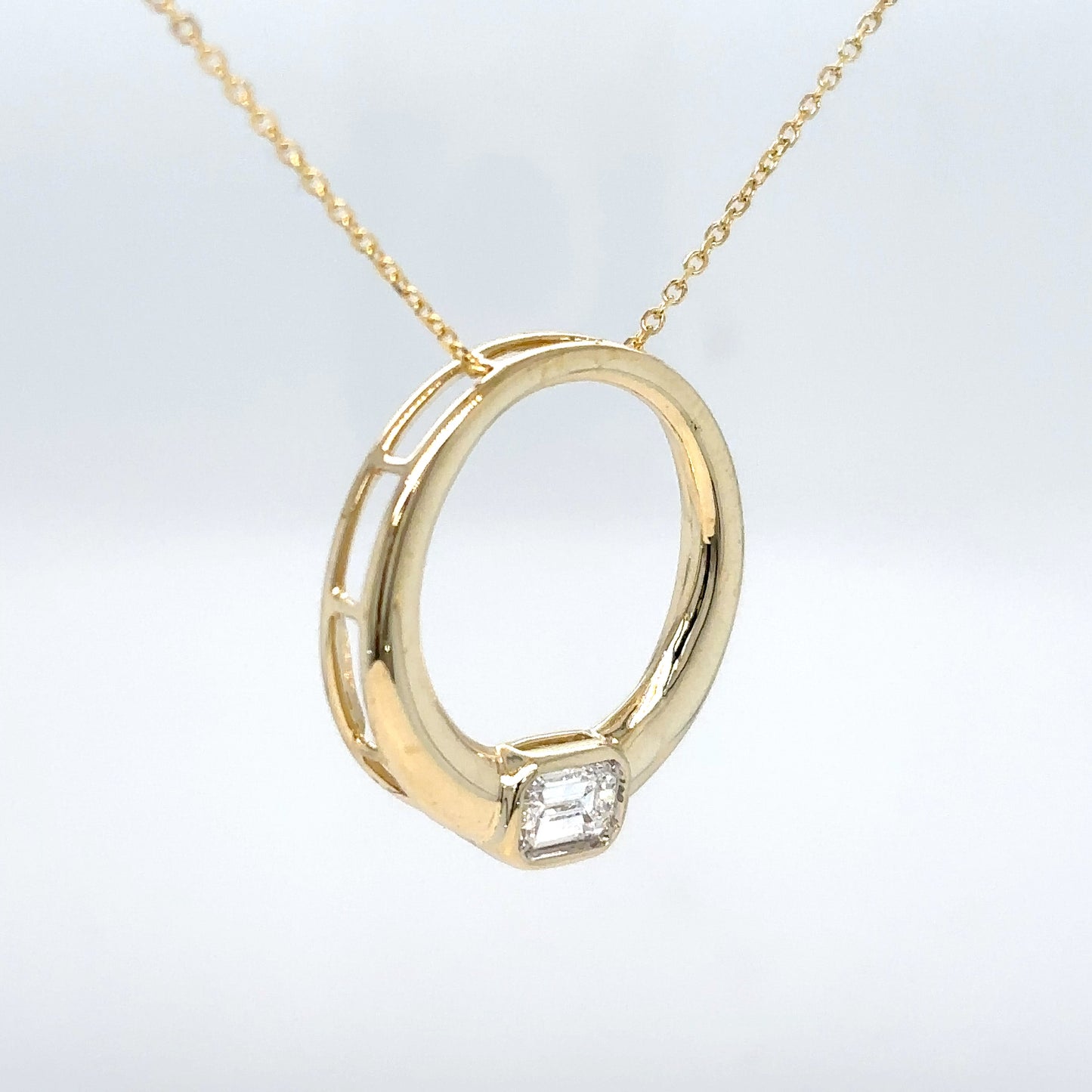 14KY 18" 0.40CT EMERALD CUT DIAMOND CIRCLE PENDANT VS2/G 3.4G