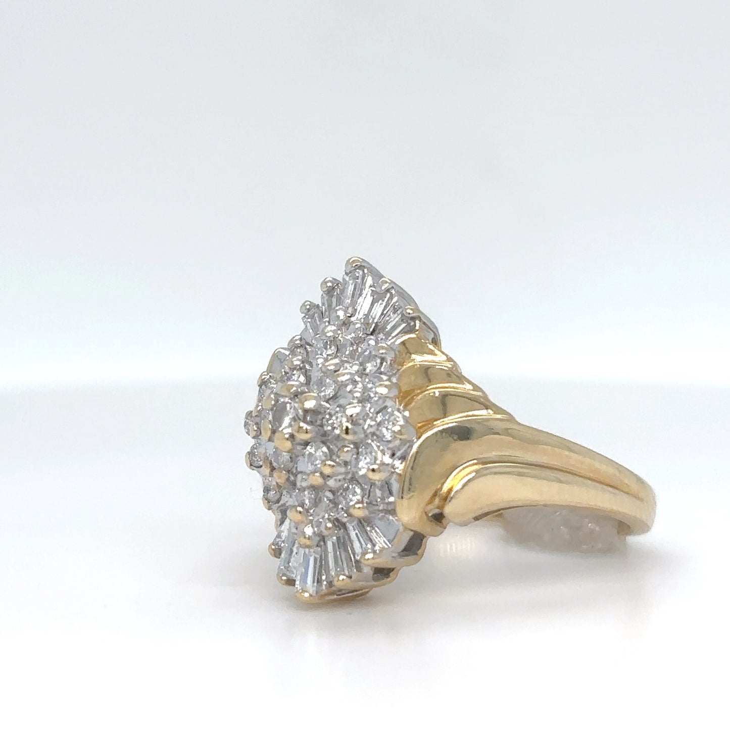 14KY 1.00CTW BAGUETTE/ROUND DIAMOND COCKTAIL RING SI2-I1/H-I