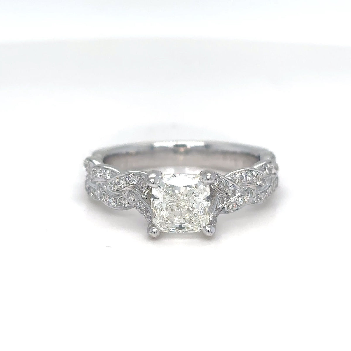 14KY 1.51CTW CUSHION MODIFIED-ROUND BRILLIANT DIAMOND ENGAGEMENT RING VS2/J 4.3G