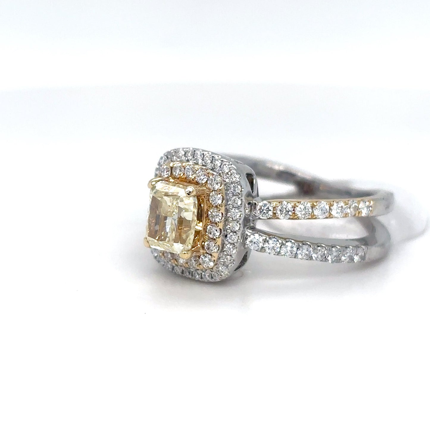 18KTT 1.76CTW RECTANGULAR MODIFIED-ROUND BRILLIANT DIAMOND ENGAGEMENT RING VS1/W-Z -F/G 5.5G