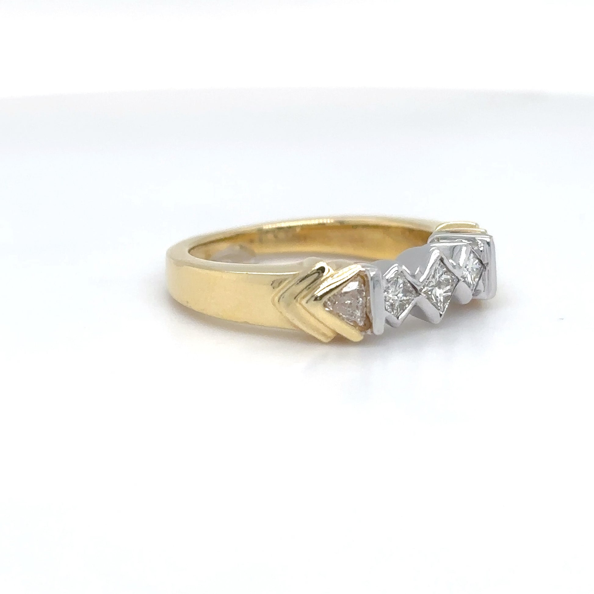 18KTT .29CT PRINCESS-.16CT TRILLION DIAMOND RING VS2/G-H 7.3G