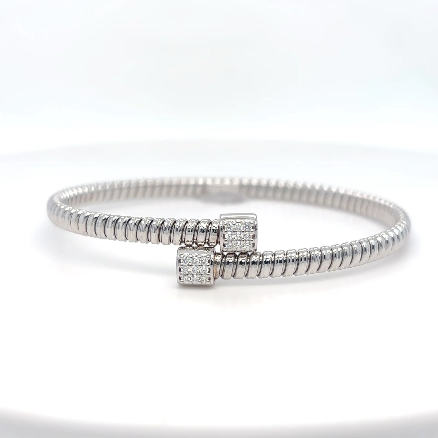 18KW 0.15CTW ROUND BRILLIANT DIAMOND FLEXIBLE BANGLE BRACELET VS/F-G 10.0G