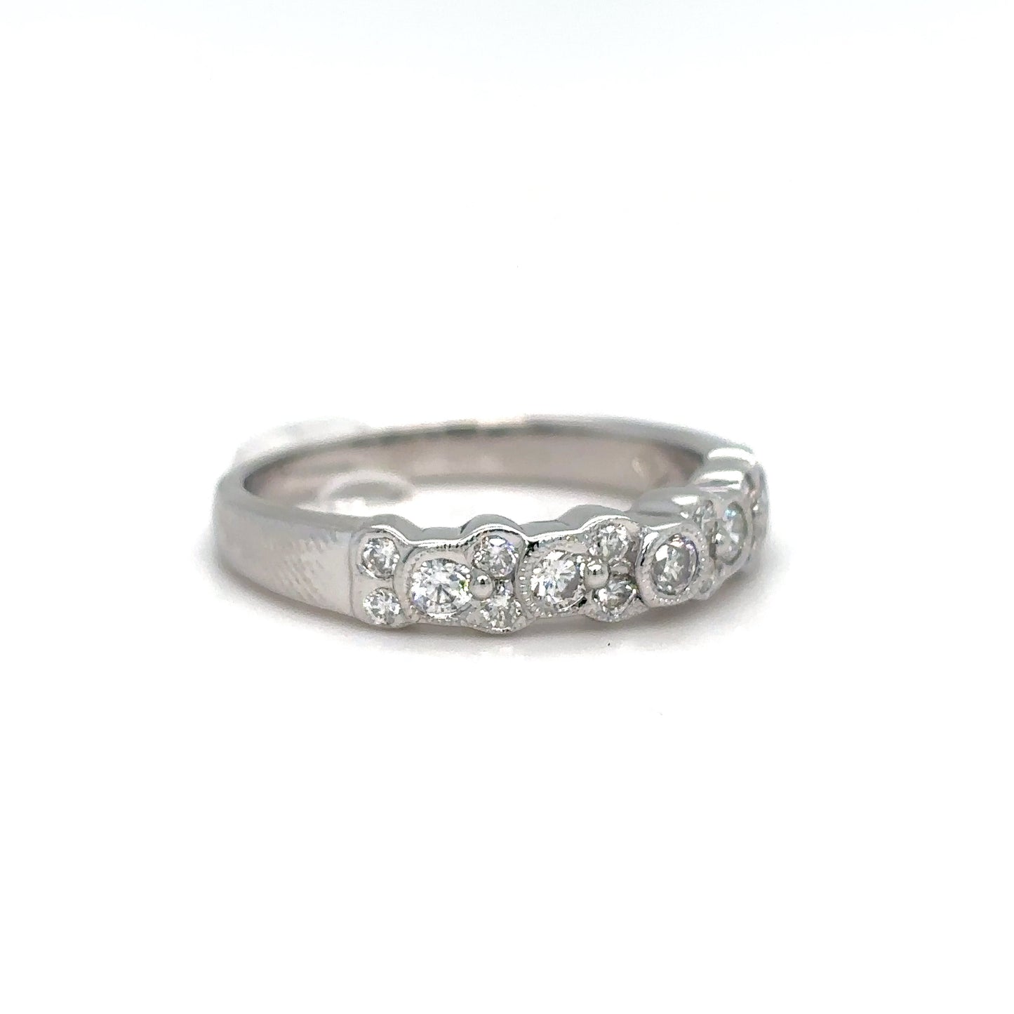 18KW 0.50CTW ROUND DIAMOND BAND VS2/F-G