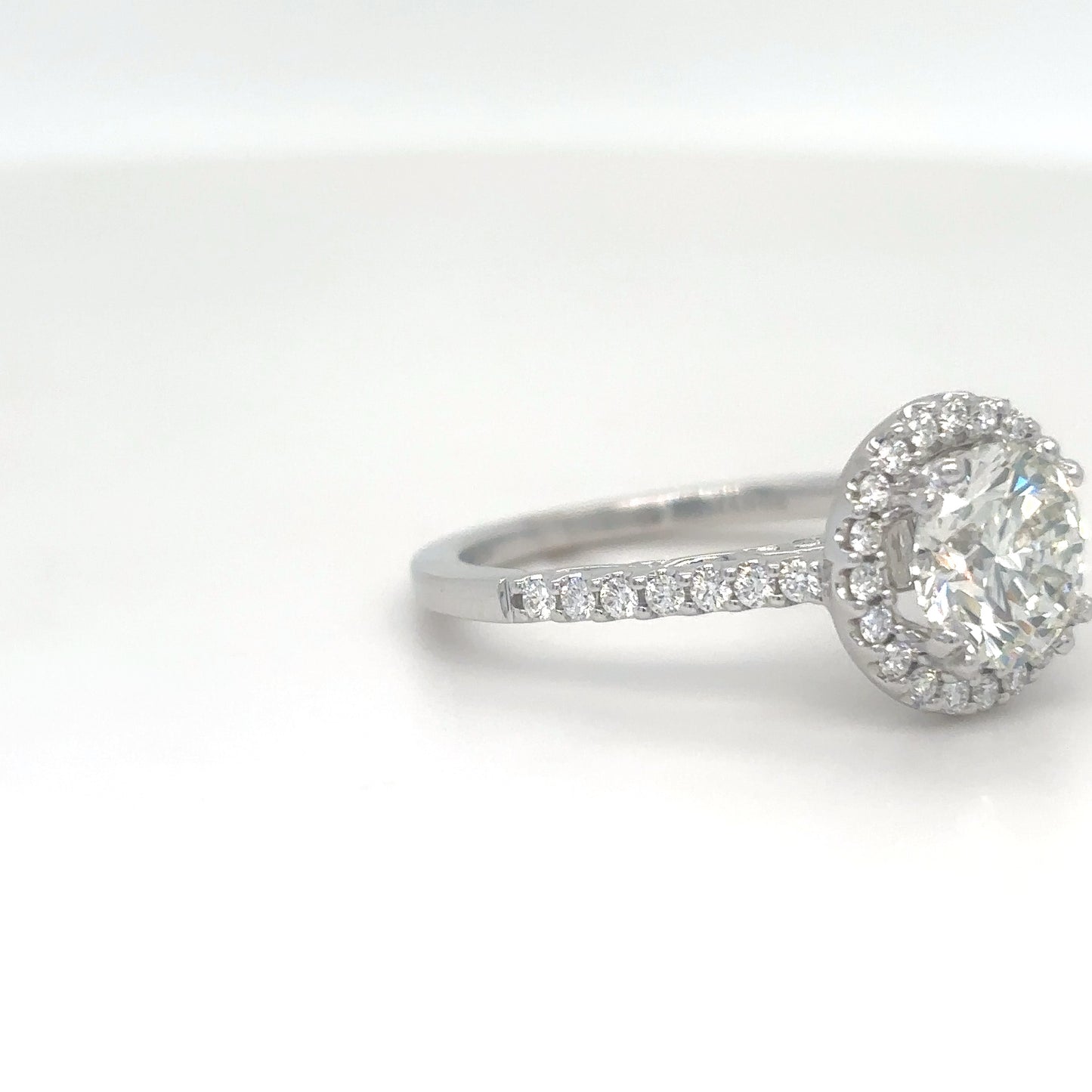 18KW 1.92CTW ROUND DIAMOND HALO ENGAGEMENT RING SI1/J 4.4G