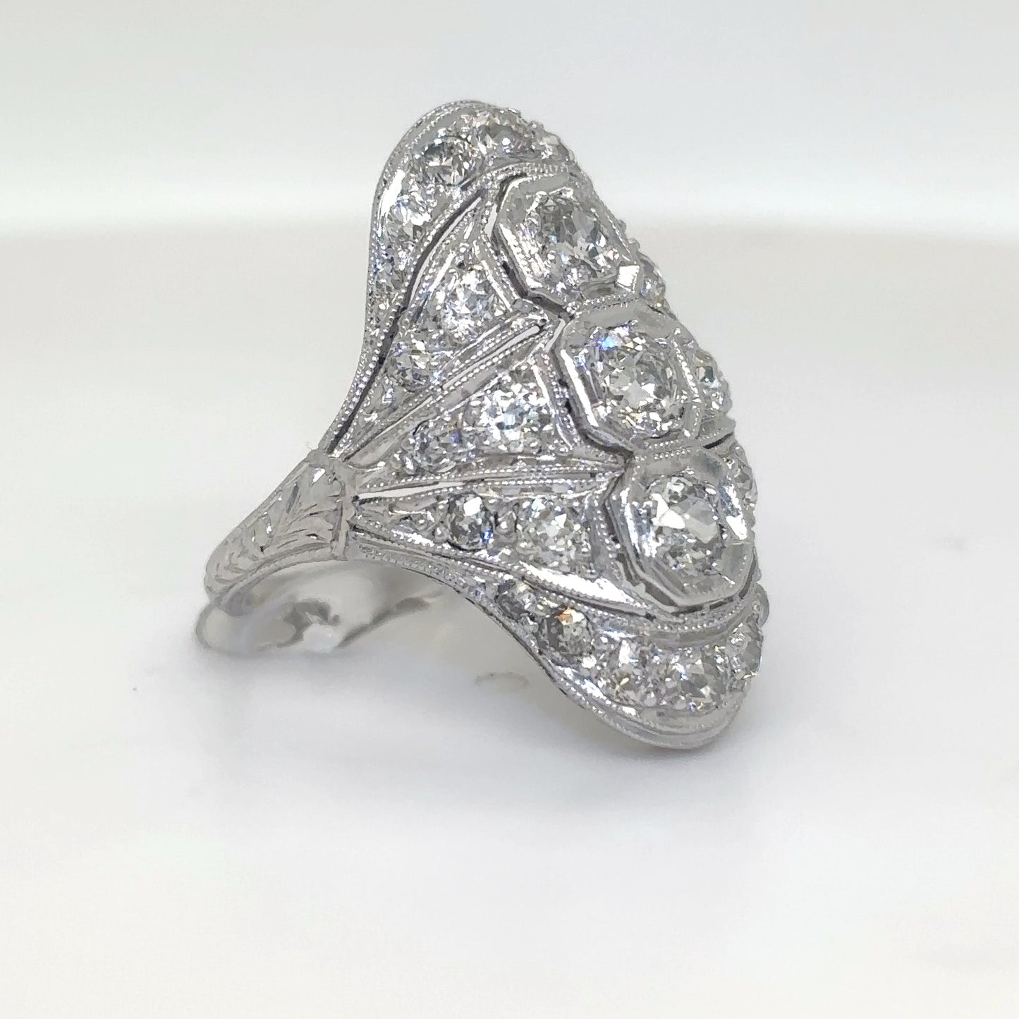 PLAT. 0.75CTW ANTIQUE FILIGREE DIAMOND RING SI2/I 5.4G
